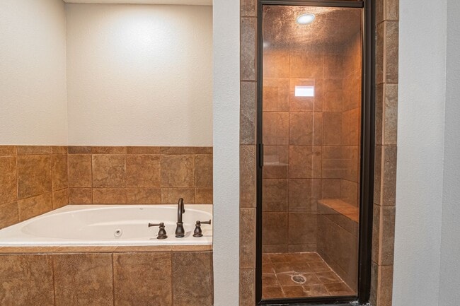 Building Photo - 5710 Llano Ct