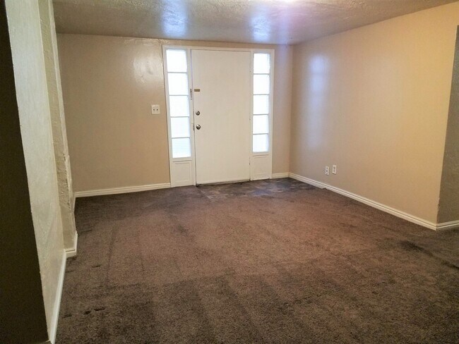 Building Photo - 218 S Lakeview Dr