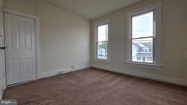 Building Photo - 10 Dorman St