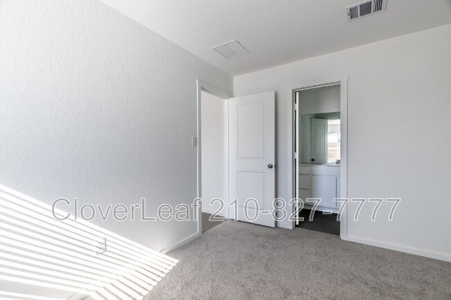 Building Photo - 706 Wolf Crest Blvd