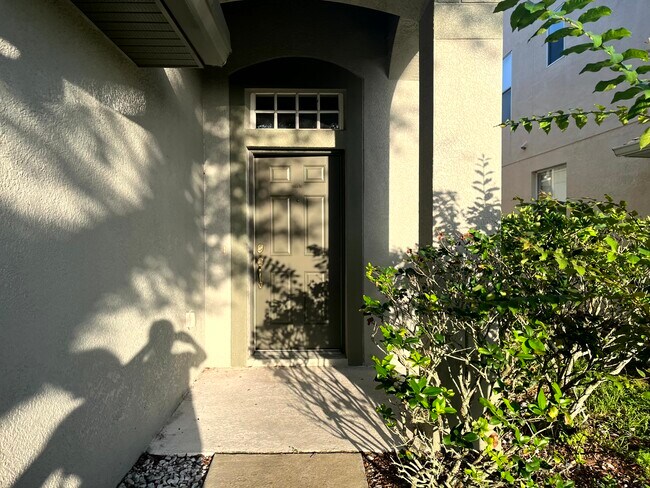 Building Photo - 7843 Foxgrove Dr