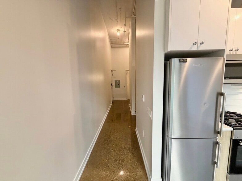 Building Photo - 152 W Huron St