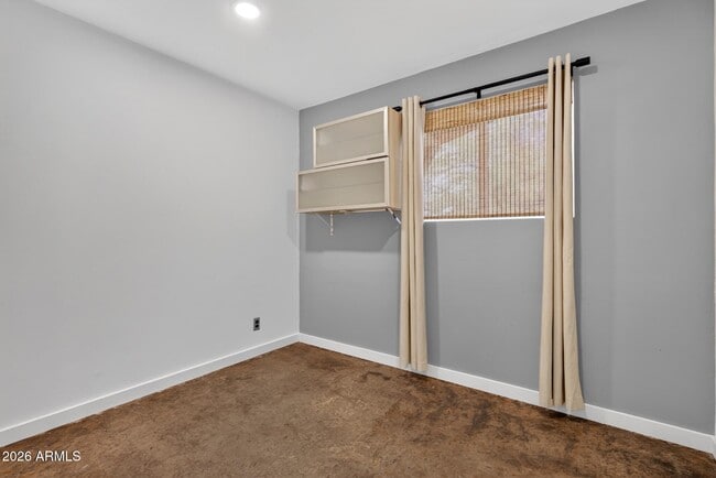 Building Photo - 346 E Papago Dr