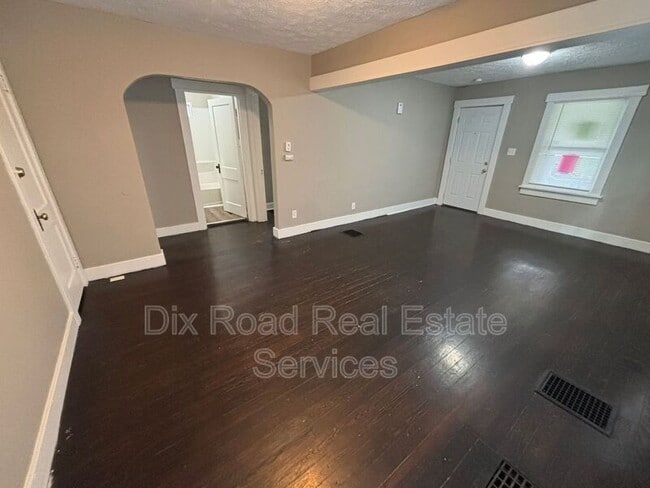 Building Photo - 1754 Suman Ave