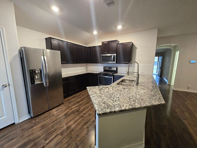 Building Photo - 3 Bedroom 2 Bath 2 Car Garage Open Floor P...