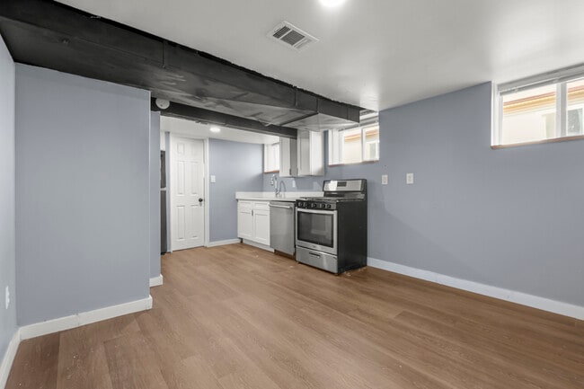 Building Photo - 425 Vester St