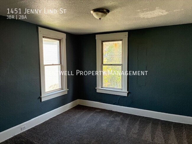 Building Photo - 1451 Jenny Lind St