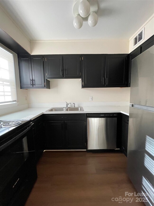 Building Photo - 4605 Coronado Dr