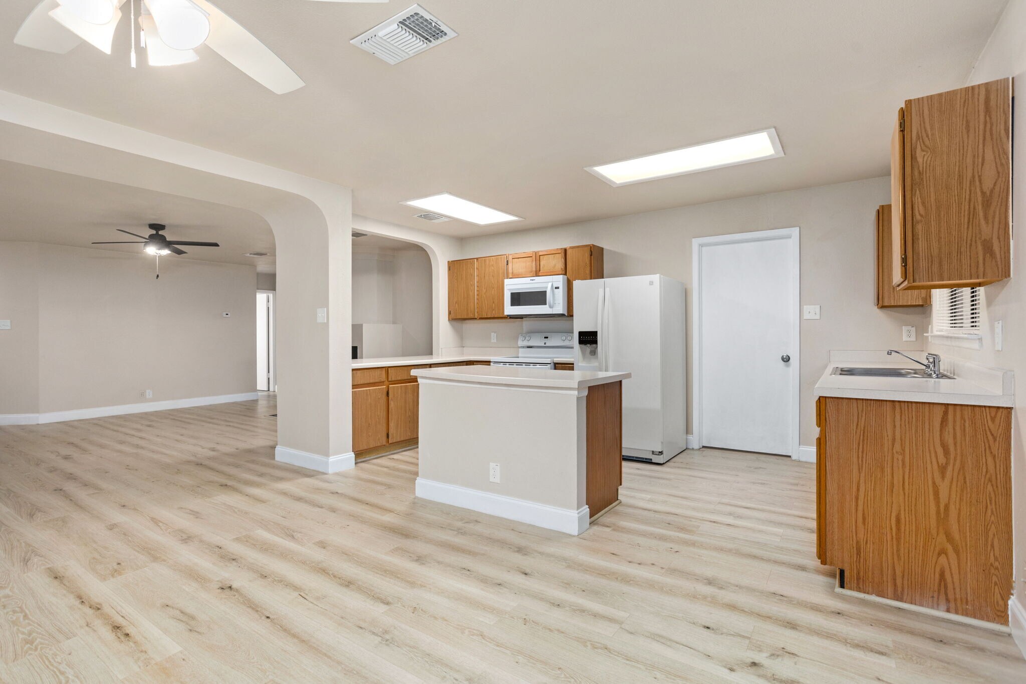 Building Photo - 8402 Laurel Bnd