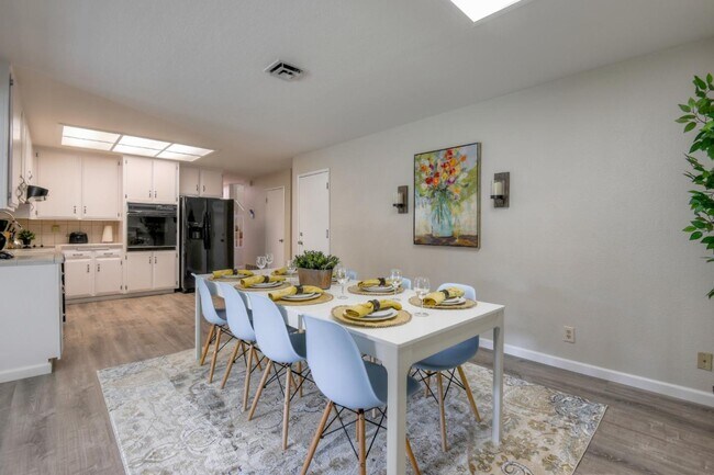 Building Photo - 546 Woodstock Way