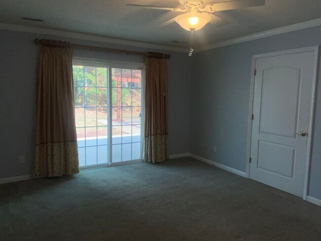 Building Photo - Centrally Located Condo in Smyrna