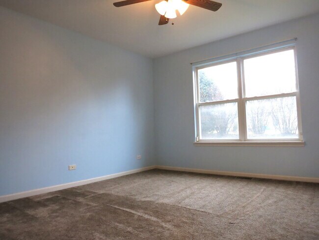 Building Photo - 2039 Tamahawk Ln