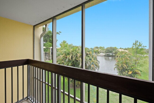 Building Photo - 2800 SW 87th Ave