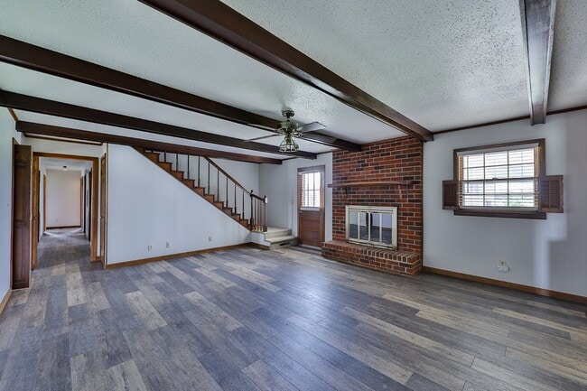 Building Photo - 4 BD, 2 BA Charming Brick Home in Dresden!
