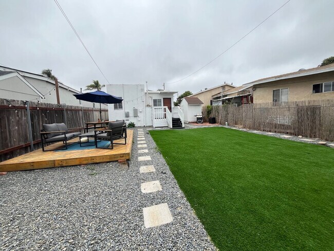 Building Photo - 2950 Franklin Ave