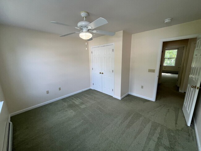 Building Photo - Spacious  South Burlington Townhouse for Rent - Available 7/1