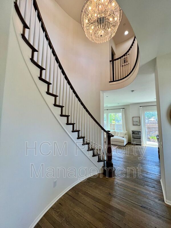 Building Photo - 33 Maduro St