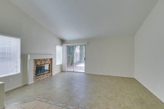 Building Photo - Cozy 3 bedroom single story house in Green Valley