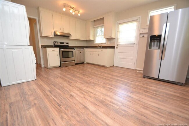 Building Photo - 5133 Lundy Dr