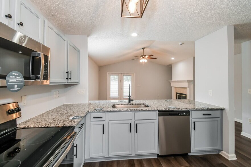 Building Photo - 8030 Welbeck Ln