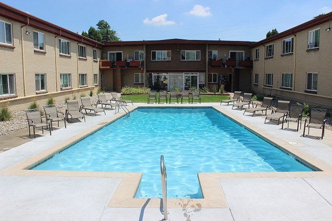 Pool at Holiday Gardens - Holiday Gardens