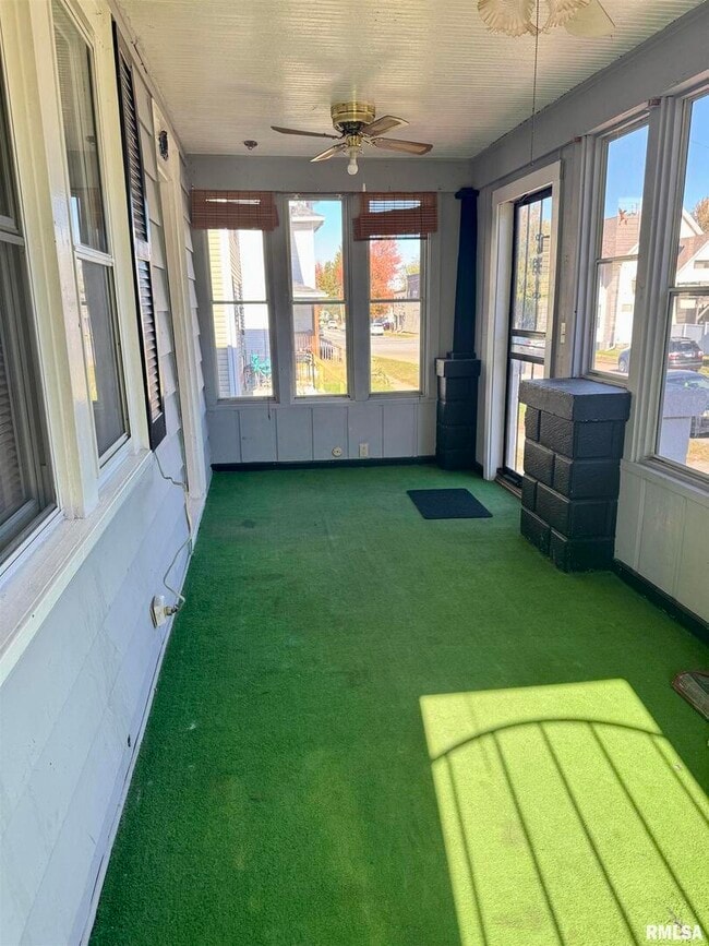 Building Photo - 716 46th St