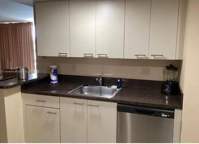 Building Photo - 16690 Blatt Blvd