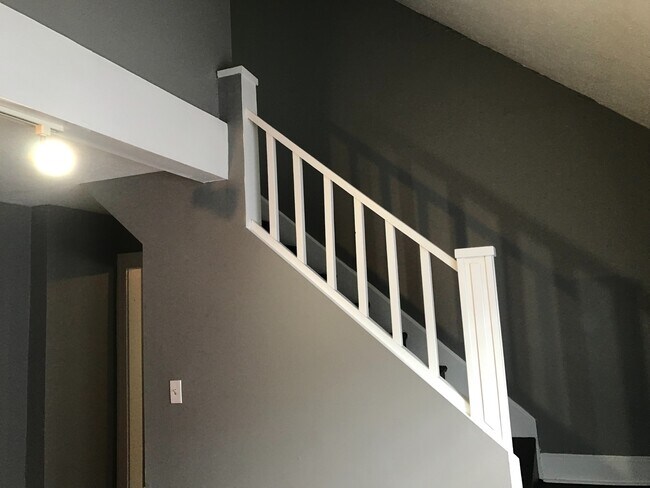 Building Photo - 910 N Ewing St