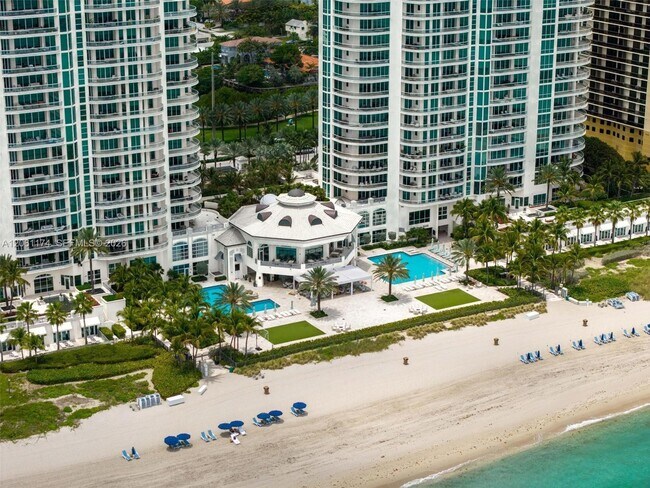 Building Photo - 16051 Collins Ave