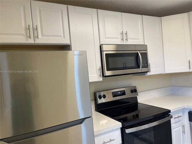 Building Photo - 3252 Foxcroft Rd