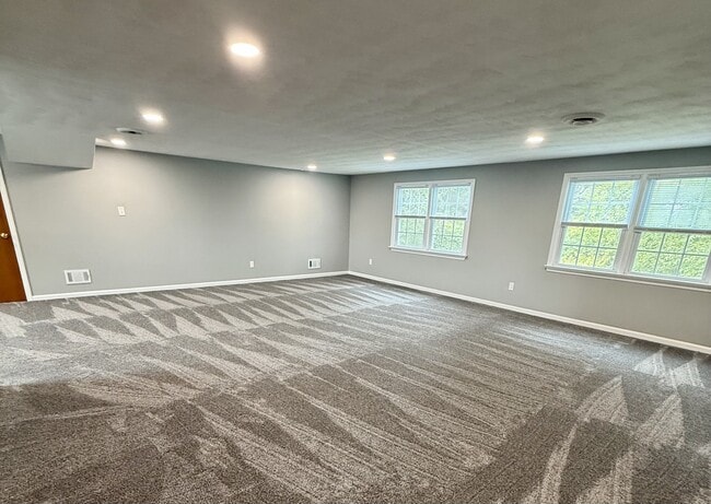 Building Photo - 322 Shoreline Dr