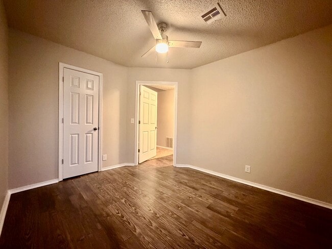 Building Photo - 10802 E 101st St N