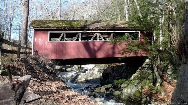 Building Photo - 832 Old Waterbury Rd
