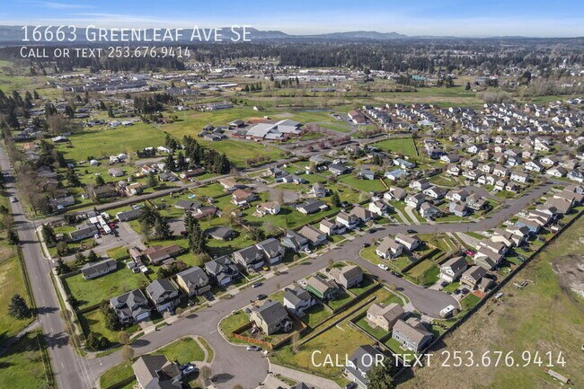 Building Photo - 16663 Greenleaf Ave SE