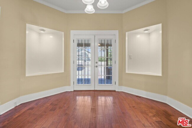 Building Photo - 975 Westchester Pl