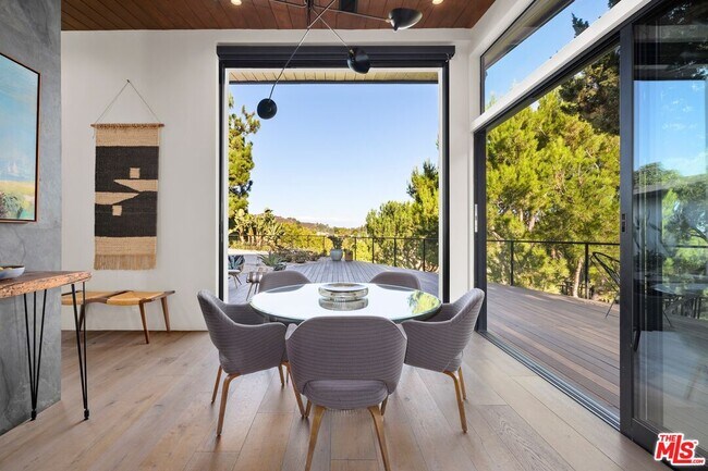 Building Photo - 2652 Byron Pl