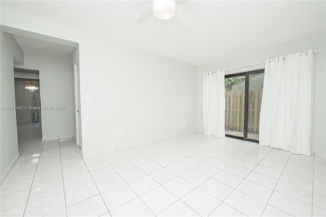 Building Photo - 10945 SW 113th Pl