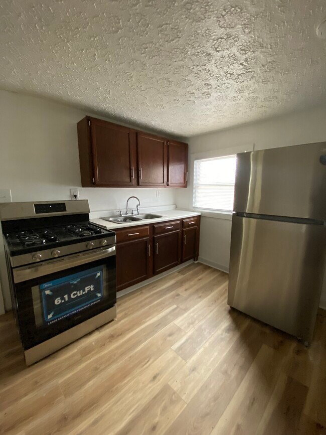 Building Photo - 310 N 27th St