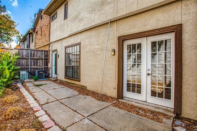 Building Photo - 4000 Rawlins St