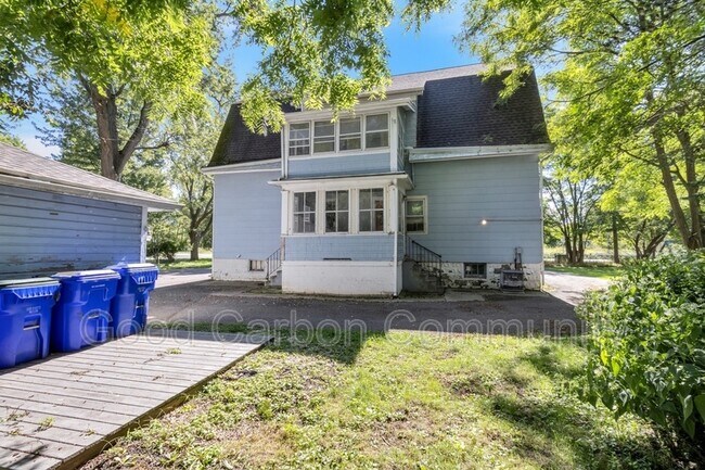 Building Photo - 4470 Seneca St