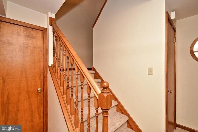 Building Photo - 601 W Market St