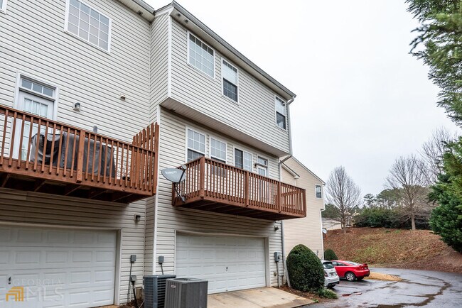 Building Photo - 246 Village Square Dr