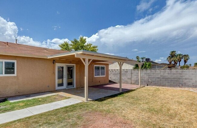 Building Photo - Single Story Home With Upgraded Appliances