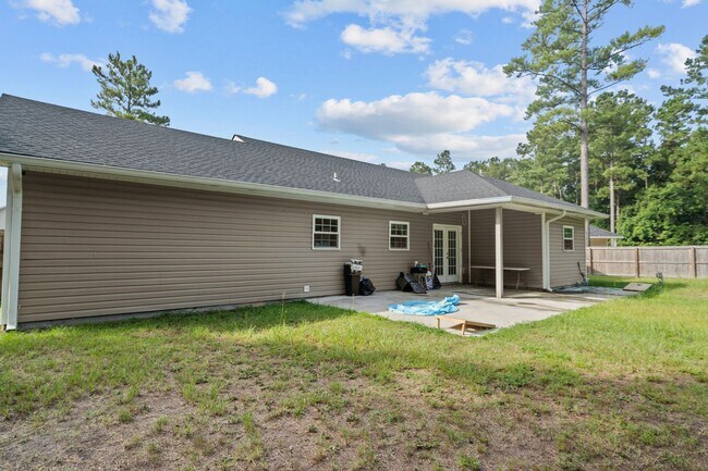 Building Photo - Enjoy Easy Living in This Thoughtfully Designed 3BR Home in Ludowici