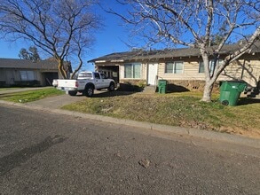 Building Photo - 2 Bedroom 1 Bathroom Apartment for Rent in Corning!