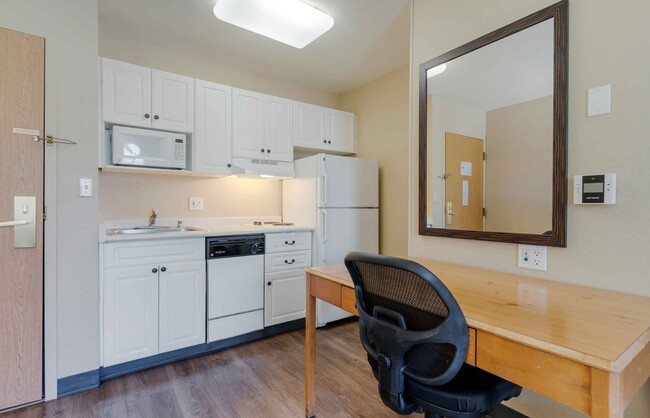 Building Photo - Furnished Studio-Pleasanton - Chabot Dr.