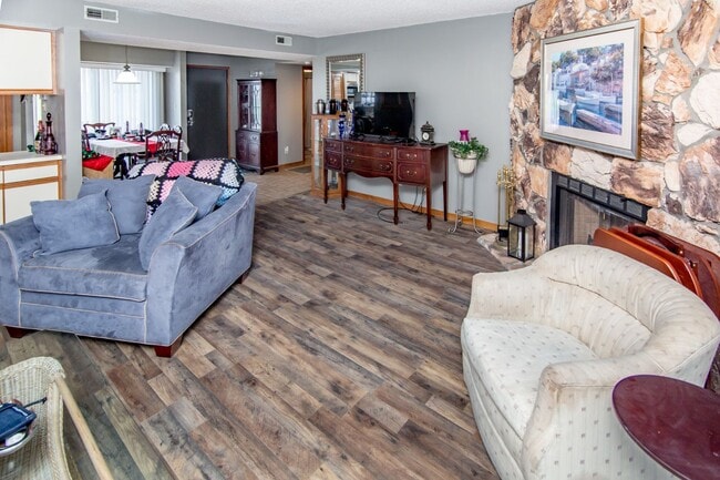 Building Photo - 2 Bed & 2 Bath Condo
