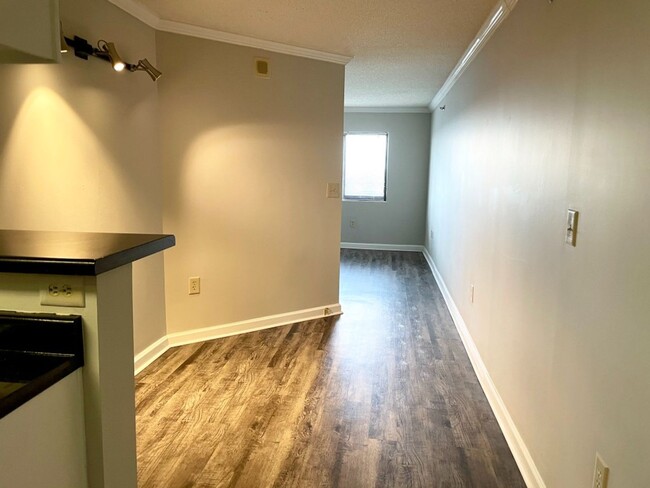 Building Photo - FEBRUARY RENT FREE! RENOVATED 1BD CONDO!! ...