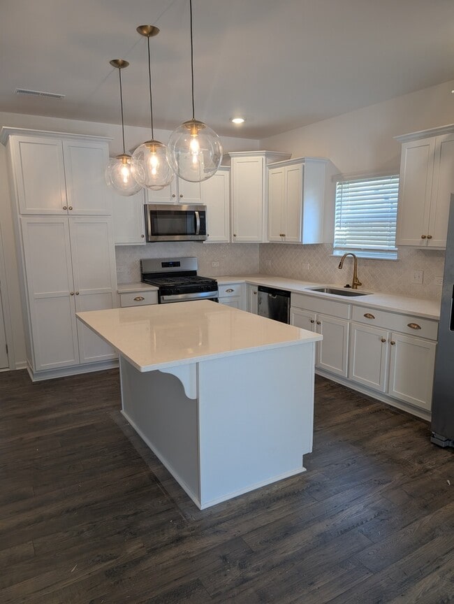 Building Photo - Beautiful 3BD/2.5BA Home in the Sought-After Stonebridge Fairways Community / Ready Now