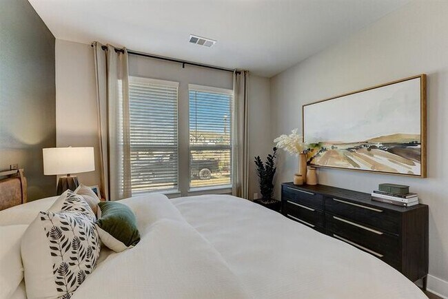 Building Photo - 4609 Colosseum Wy